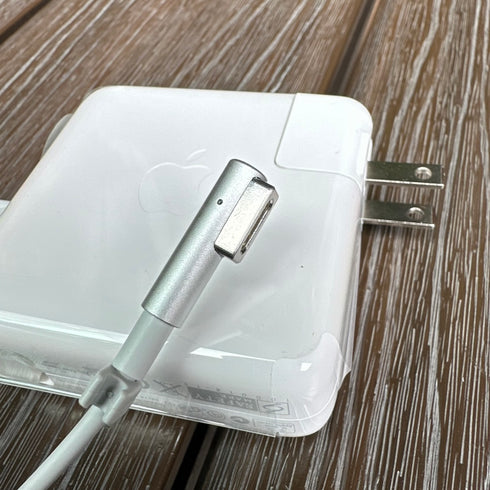 APPLE - CUBO CARGADOR COMPLETO MAGSAFE 1 TIPO L 60W MACBOOK (INCLUYE CABLE)